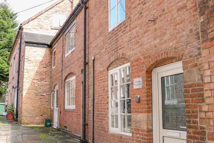 Explore Kniveton