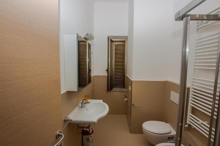 Explore Paese Alto