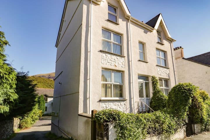 Explore Betws Garmon