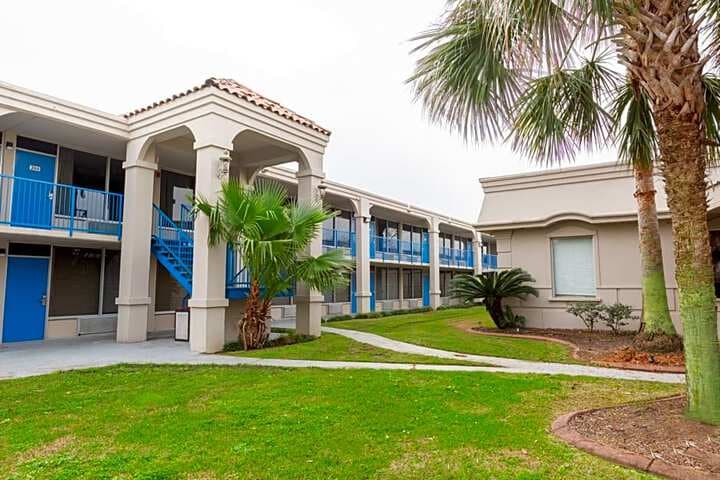 Explore Bayou Fountain