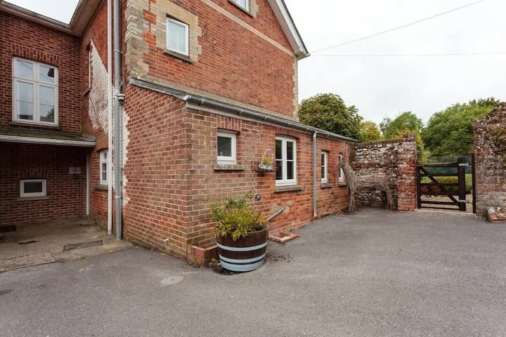 Explore Okeford Fitzpaine