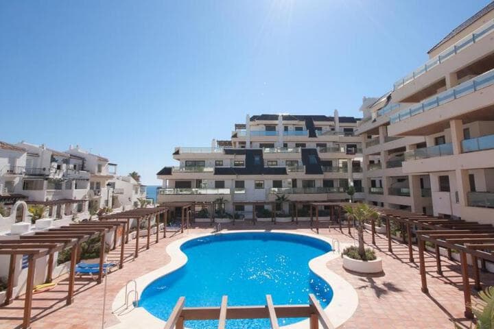Explore San Luis De Sabinillas
