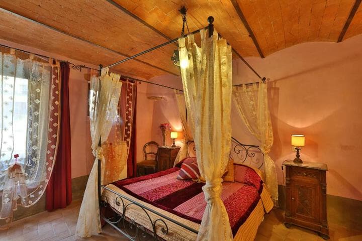 Explore Pieve A Presciano