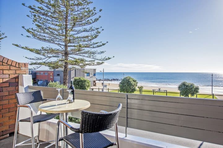 Explore Upper Burnie