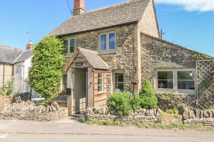 Explore Great Tew