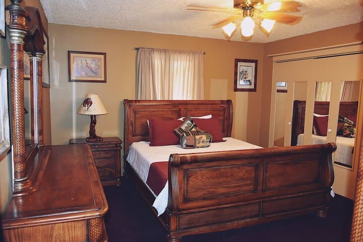 Explore Corwin Springs