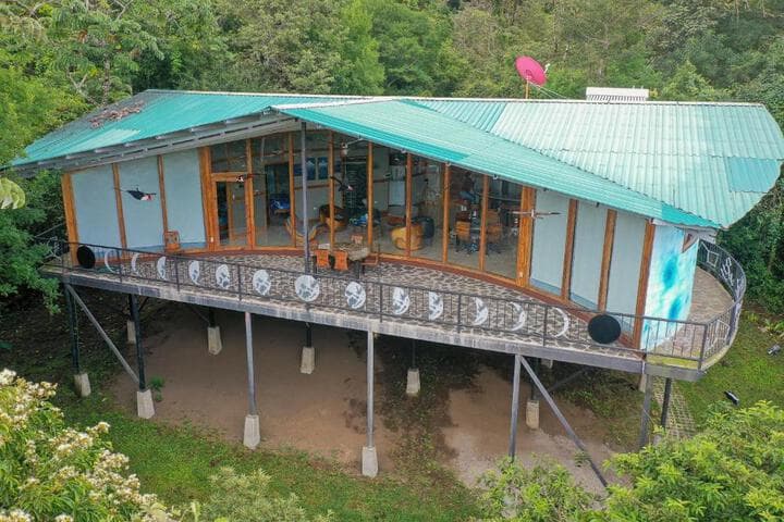 Explore Quepos