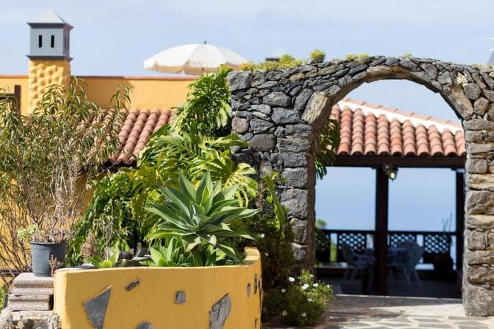 Explore Cueva Del Viento