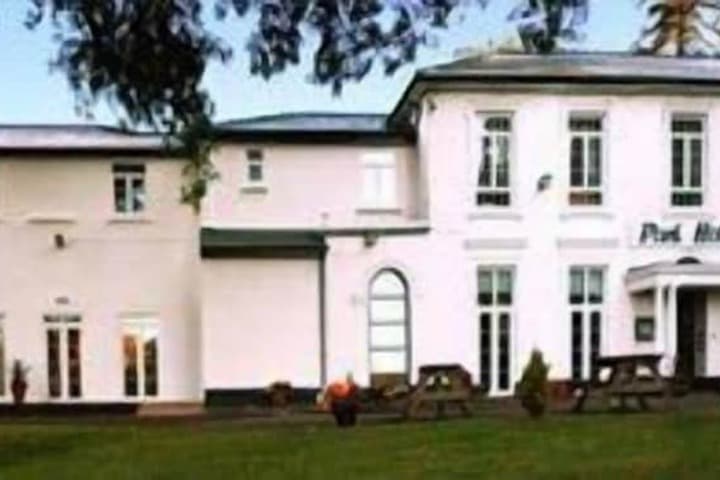 Explore Llantilio Pertholey
