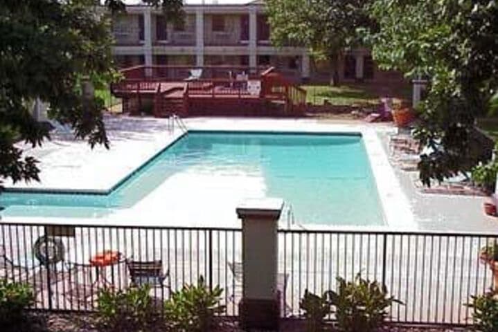 Explore Lincoln Terrace