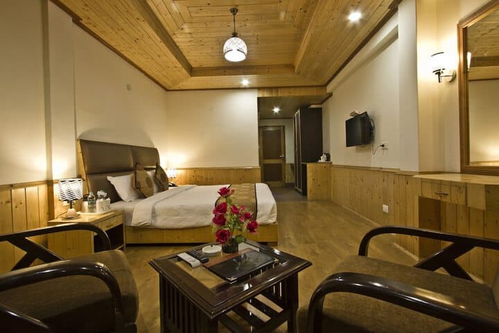 Explore New Manali