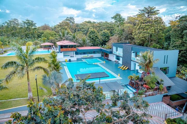 Explore Rancho Del Medio