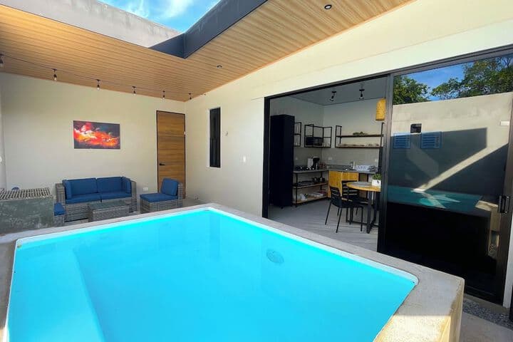 Explore San Salvador