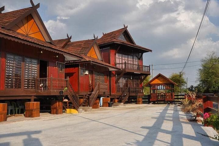 Explore Kampung Ujong Tanjong