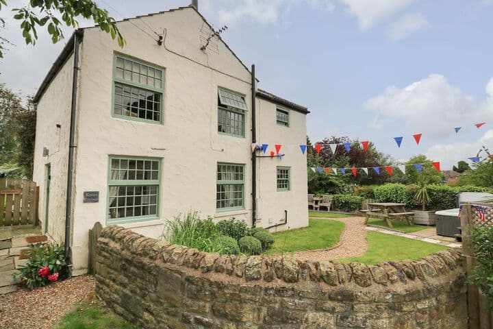 Explore Arrathorne