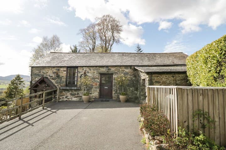 Explore Llanfor
