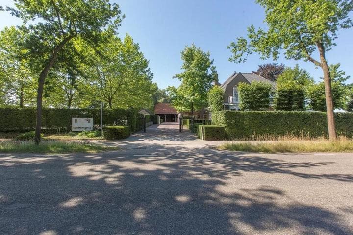 Explore Vught
