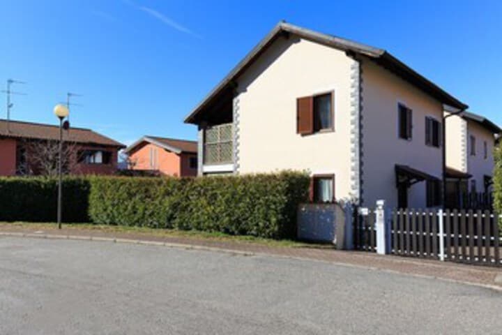 Explore Vacciago