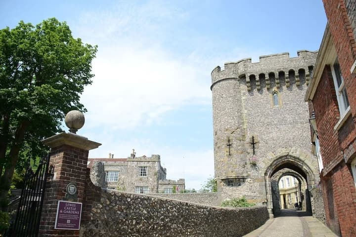 Explore Buxted