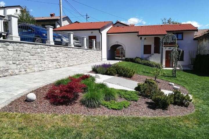 Explore Pliskovica