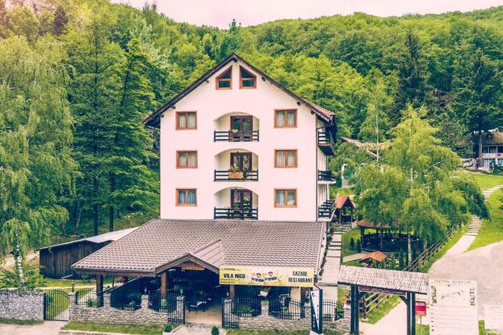 Explore Calimanesti