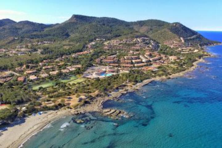 Explore Porto Corallo