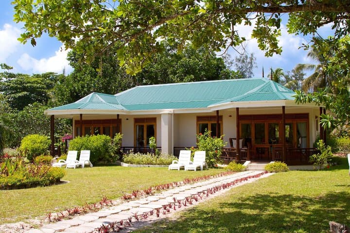 Explore Anse Kerlan