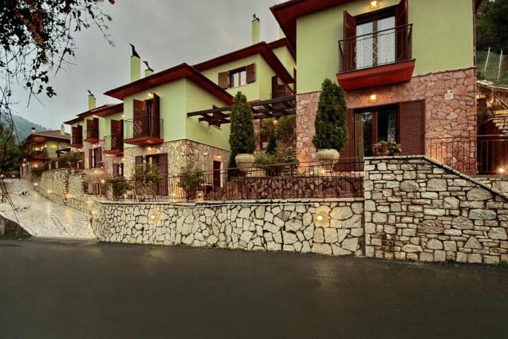 Explore Karkalou