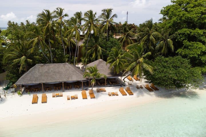 Explore Thinadhoo