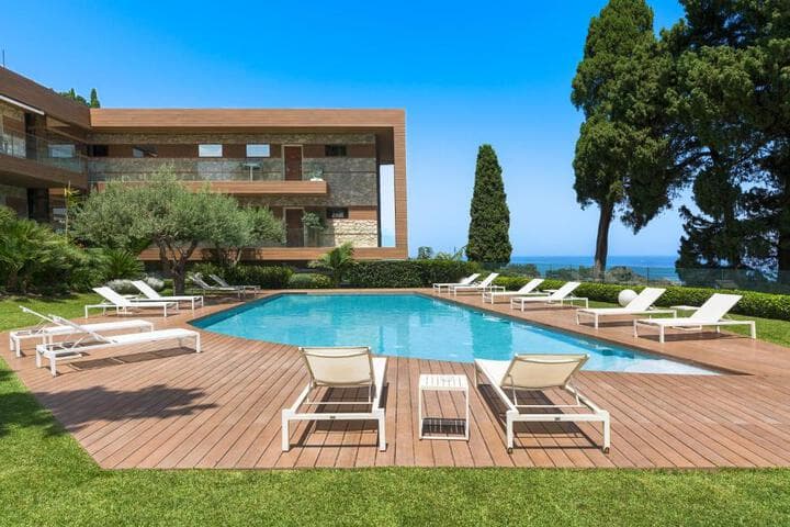 Explore Villagonia