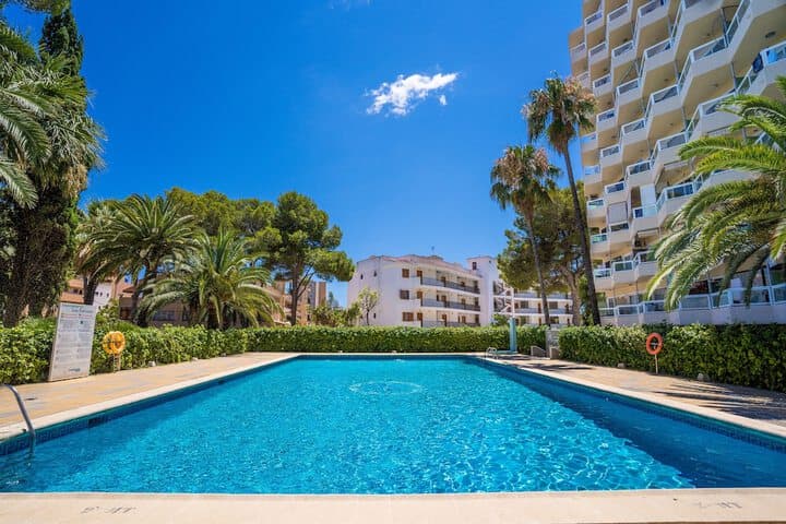 Explore Santa Ponsa