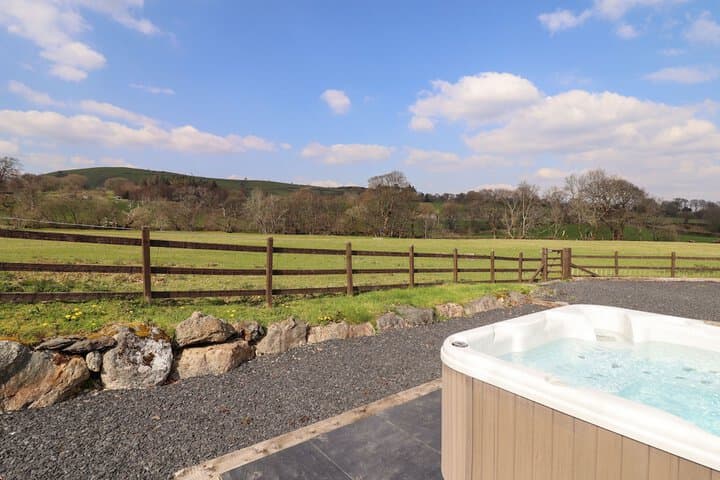 Explore Cefn Ddwysarn