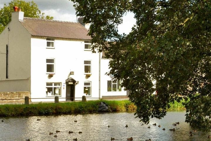 Explore Llanrhaeadr Ym Mochnant