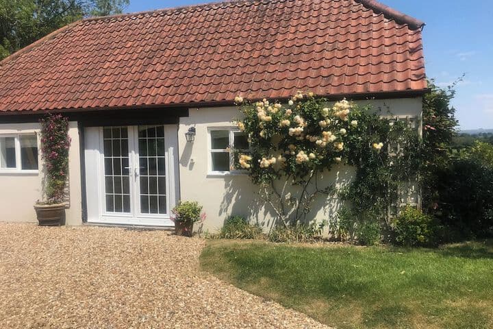 Explore Tarrant Keyneston