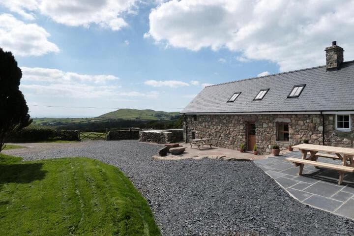 Explore Tal Y Llyn