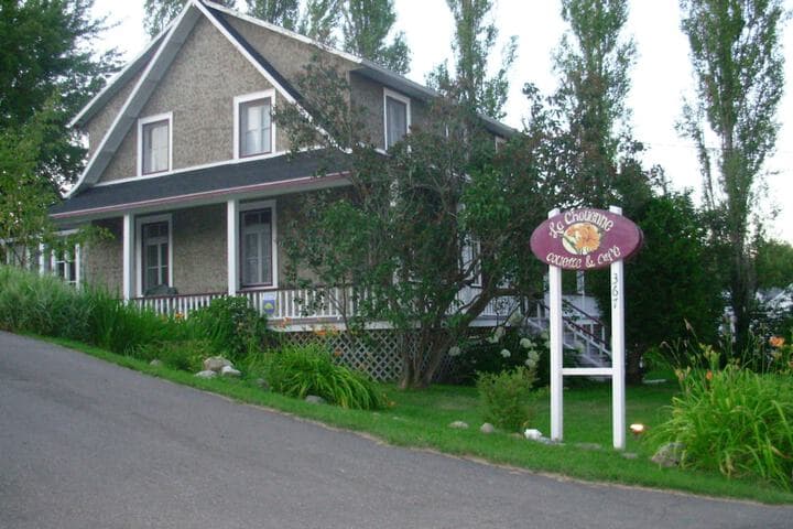Explore Isle Aux Coudres