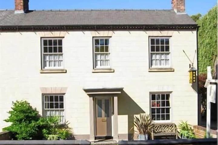 Explore Quarndon
