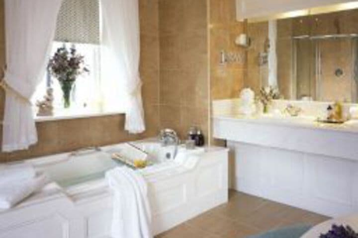 Explore Longueville