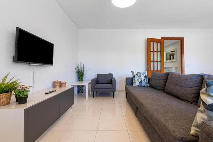 Explore Carihuela