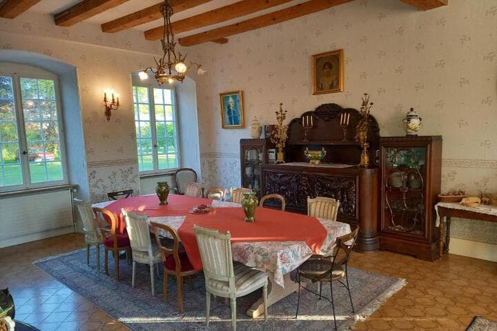 Explore Huttenheim