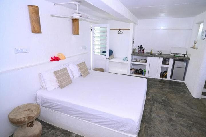 Explore Hideaway Island