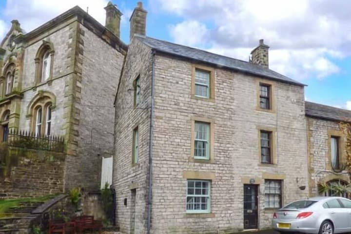 Explore Tideswell