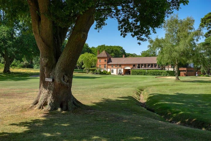 Explore Gossops Green