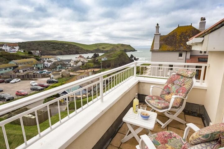 Explore Thurlestone