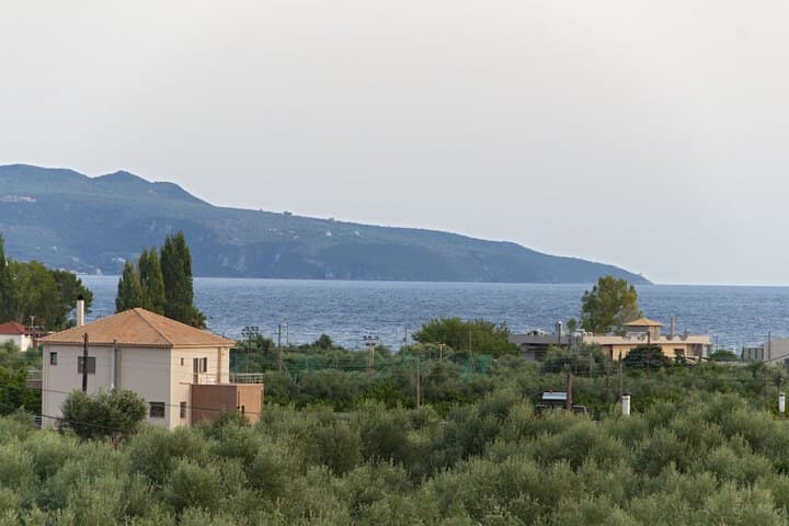 Explore Foinikounta