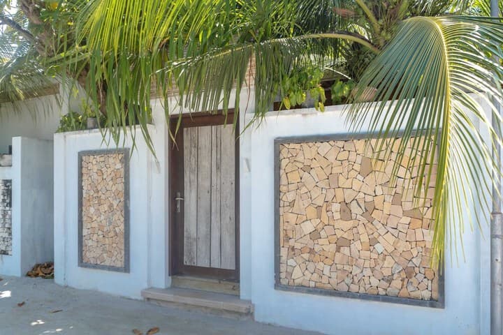 Explore Veligandu Island