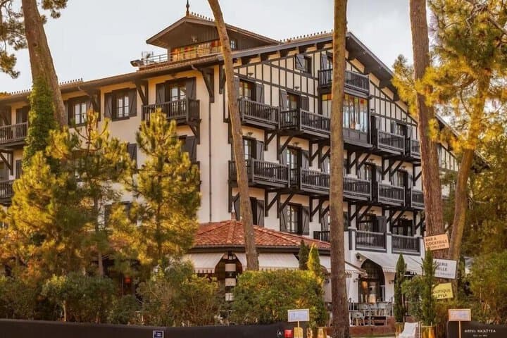 Explore La Hume