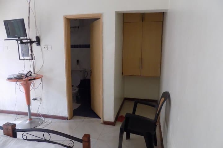 Explore Uganda