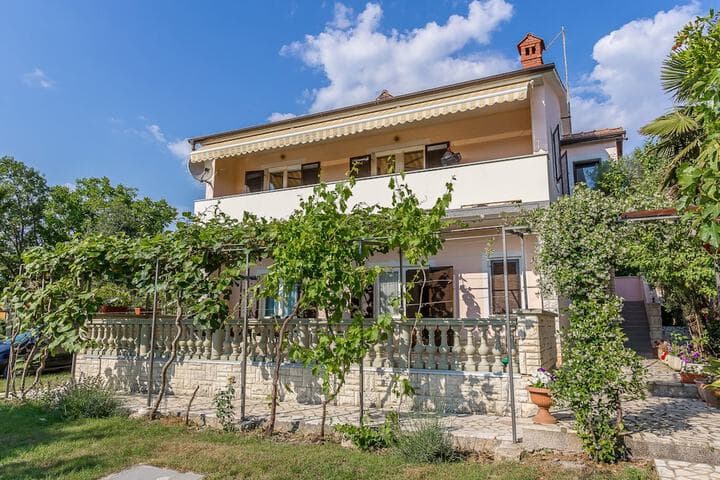 Explore Vinkuran