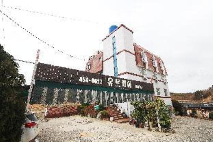 Explore Mangho Ri